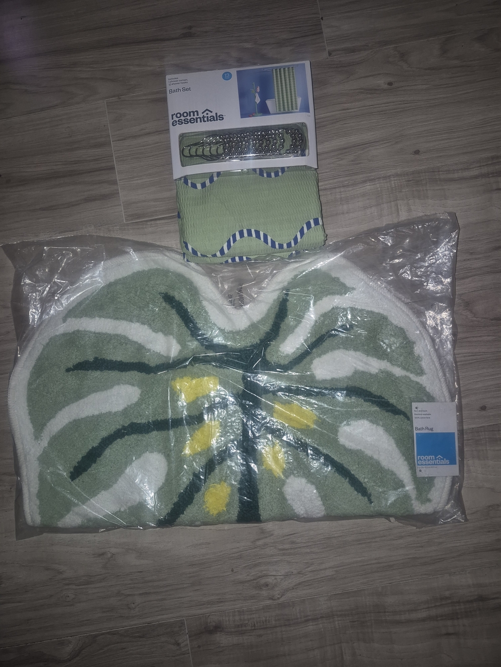 Room Essentials Green & White Tropical Leaf Bath Rug Set